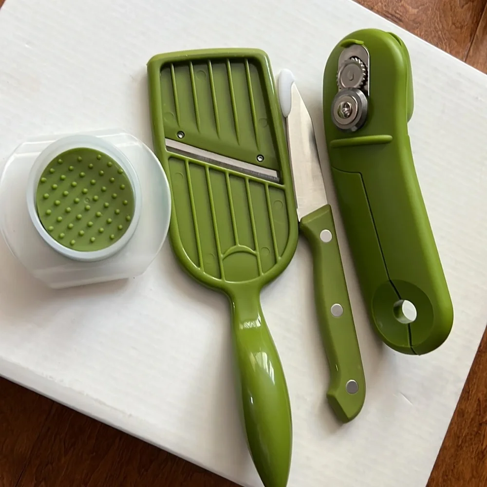 3 piece set kitchen tools: mandolin slicer, can opener and paring knife New